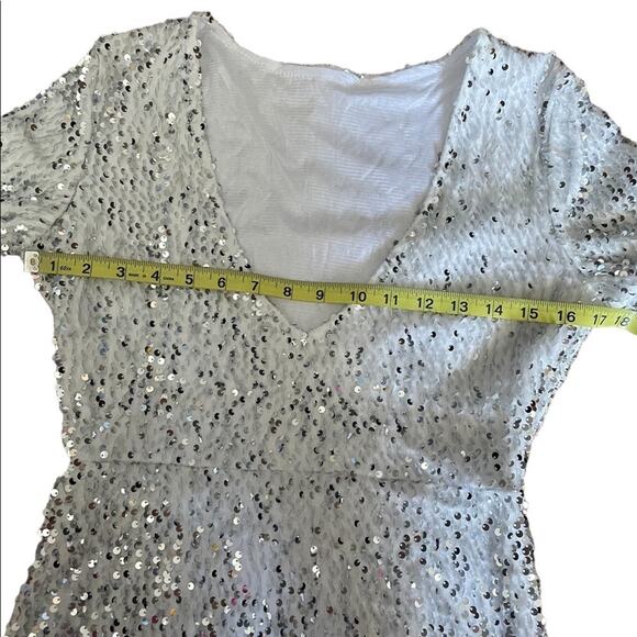 NWOT Bodycon DRESS Womens S Silver Deep V Sequined Long Sleeves Slit Cocktail - Picture 10 of 14